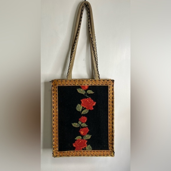 Handbags - Vintage Leather Purse Roses